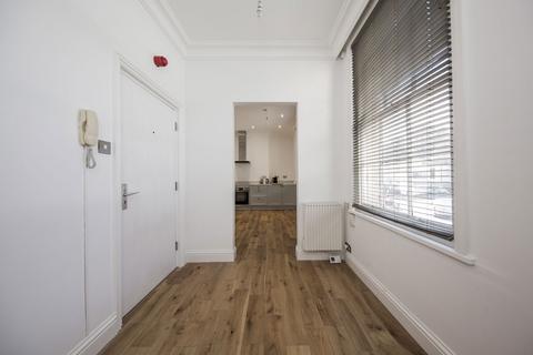 2 bedroom flat for sale, The Pantiles, Tunbridge Wells