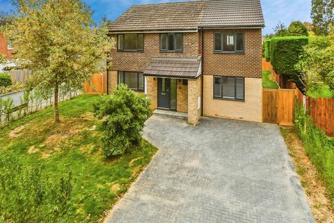 4 bedroom detached house to rent, Great Elms Hadlow TN11