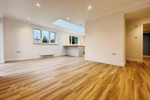 4 bedroom detached house to rent, Great Elms Hadlow TN11