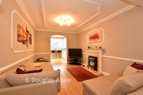 3 bedroom semi-detached house for sale, Hillcrest Road, Hornchurch, Essex