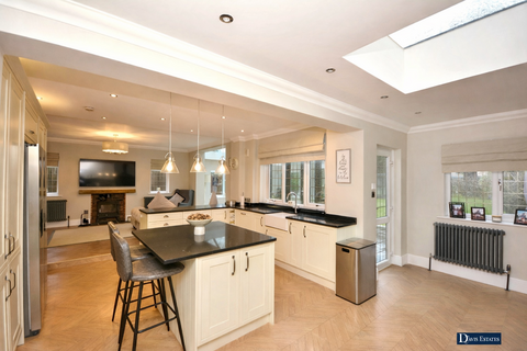 5 bedroom detached house for sale, Castellan Avenue, Gidea Park, Romford, RM2