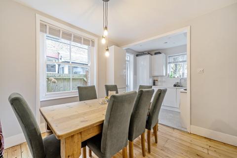 2 bedroom flat to rent, Emlyn Road, Shepherds Bush, London, W12