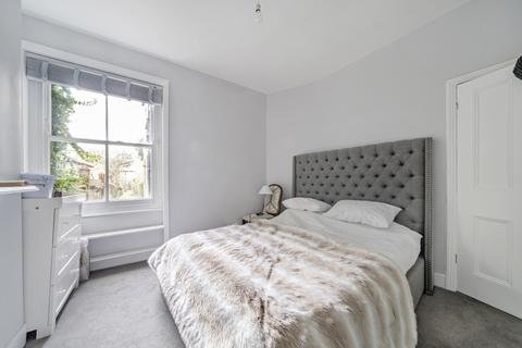 2 bedroom flat to rent, Emlyn Road, Shepherds Bush, London, W12