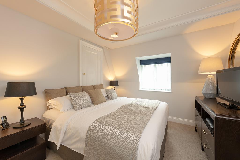 4 bed flat to rent - short let