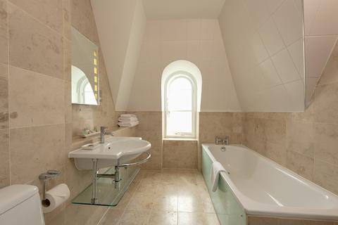 4 bedroom apartment to rent, Prince of Wales Terrace, Kensington, London, W8