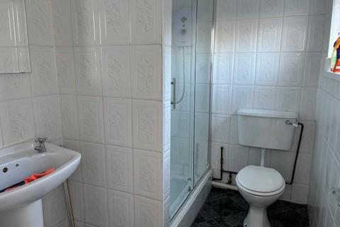 3 bedroom semi-detached house to rent, Erw Ifan, Pencoed, Bridgend
