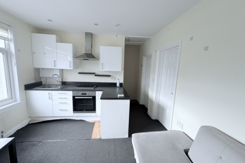 2 bedroom flat to rent, Evesham Road, N11