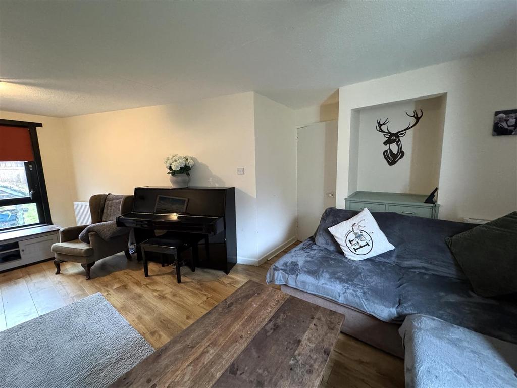 Lounge 3.jpg