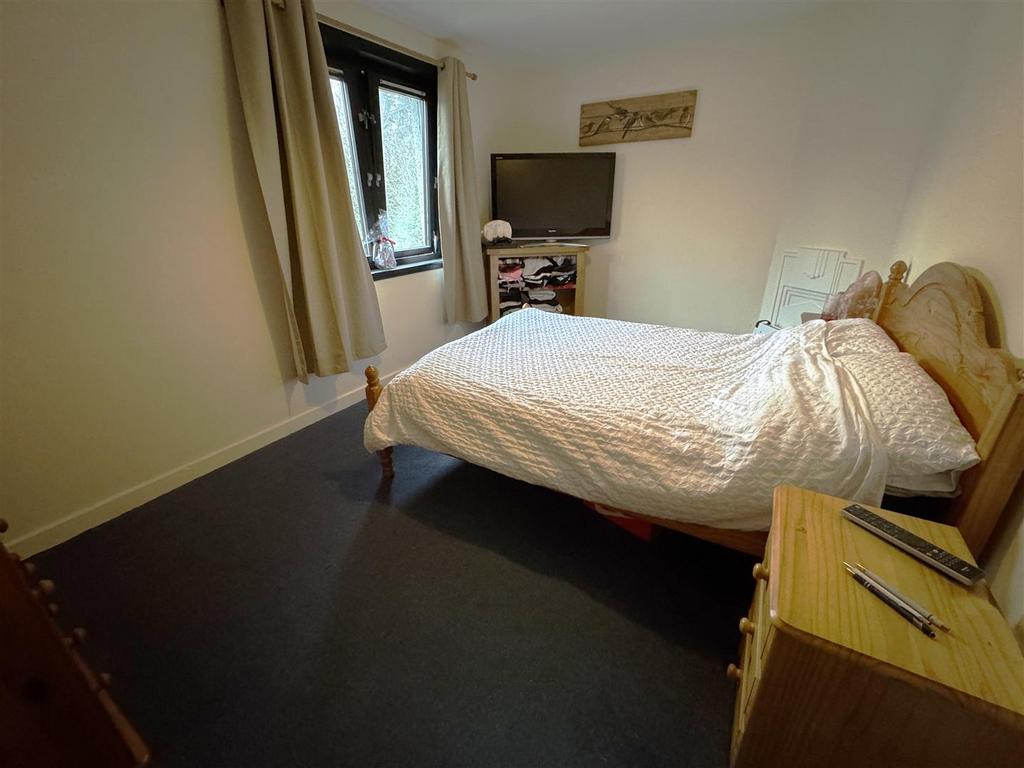 Bedroom 11.jpg