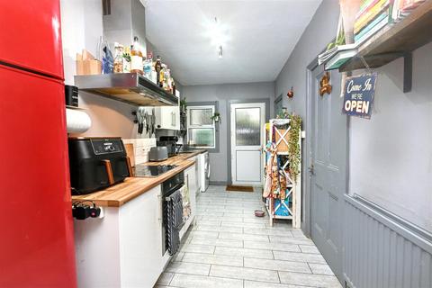 2 bedroom flat for sale, Upperton Gardens, Eastbourne