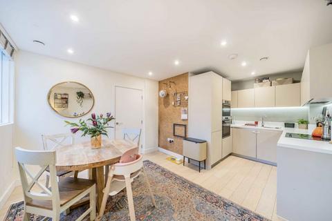 2 bedroom maisonette for sale, Nunhead Lane, London SE15