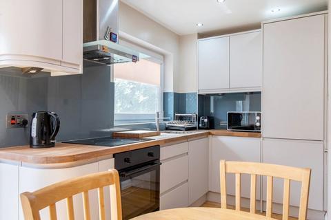 2 bedroom flat to rent, St. Michaels Close, London E16