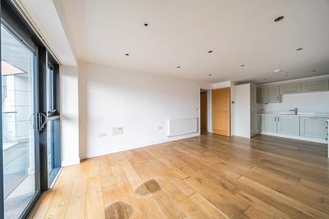 2 bedroom flat to rent, Racecourse Road, Racecourse, Newbury, RG14