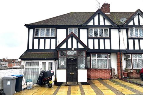 6 bedroom semi-detached house for sale, St. Michaels Avenue, Wembley
