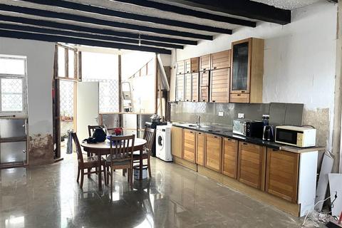 6 bedroom semi-detached house for sale, St. Michaels Avenue, Wembley