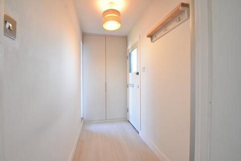 2 bedroom flat to rent, Parkside Court, WEYBRIDGE, KT13
