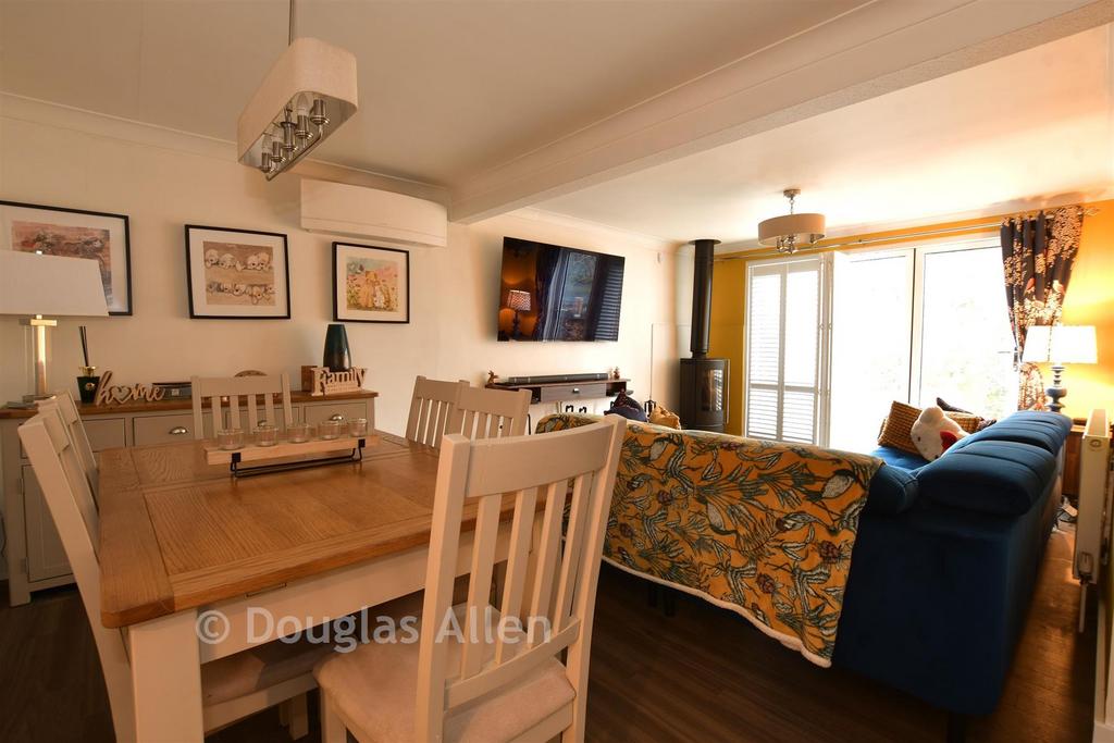 Lounge/Dining Room*
