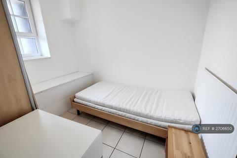 3 bedroom flat to rent, Walker House, London, NW1