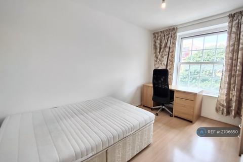 3 bedroom flat to rent, Walker House, London, NW1