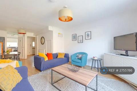 4 bedroom terraced house to rent, Wesley Close, London, SE17