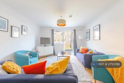 4 bedroom terraced house to rent, Wesley Close, London, SE17