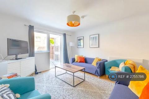 4 bedroom terraced house to rent, Wesley Close, London, SE17