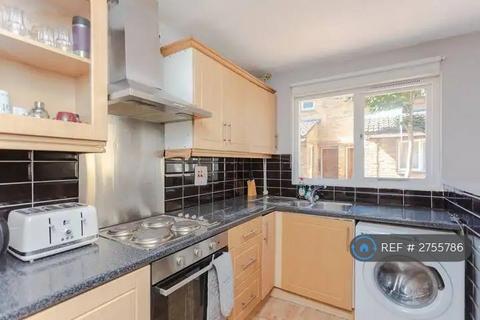 4 bedroom terraced house to rent, Wesley Close, London, SE17