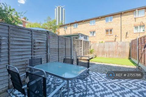 4 bedroom terraced house to rent, Wesley Close, London, SE17