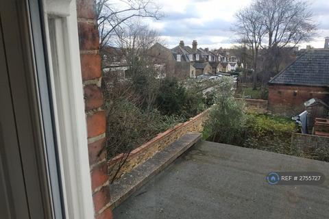 2 bedroom flat to rent, Gleneldon Road, London, SW16