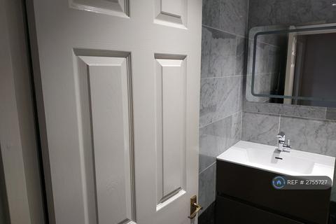 2 bedroom flat to rent, Gleneldon Road, London, SW16