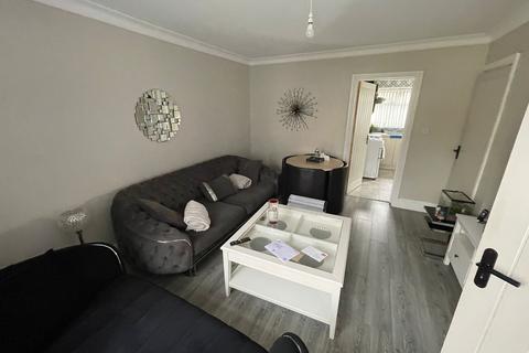 3 bedroom terraced house to rent, Mapleton Road, Birmingham B28