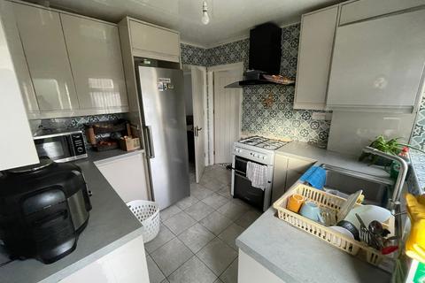 3 bedroom terraced house to rent, Mapleton Road, Birmingham B28