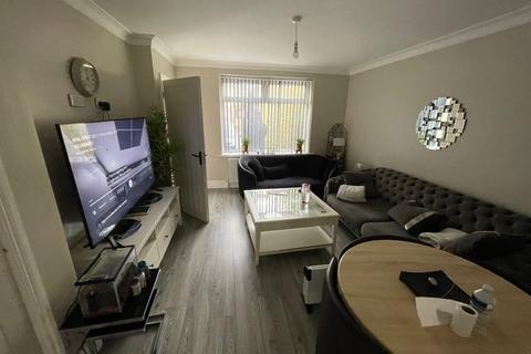 3 bedroom terraced house to rent, Mapleton Road, Birmingham B28