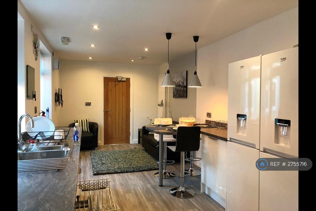 Open Plan Kitchen/Communal Area