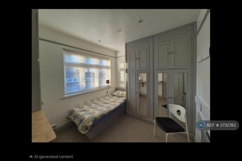 1 bedroom in a house share to rent, Glennie Road, London, SE27