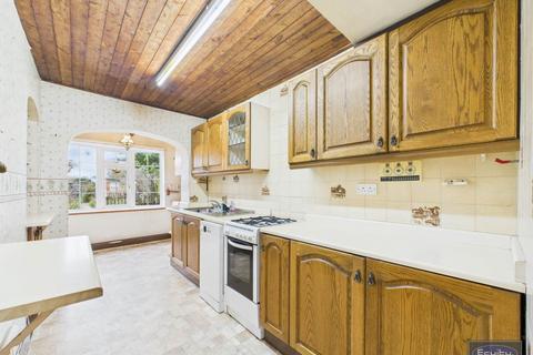 4 bedroom semi-detached house to rent, Tavistock Road, Welling , Kent