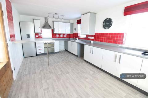 4 bedroom semi-detached house to rent, Abbey Walk, East Cowes, PO32