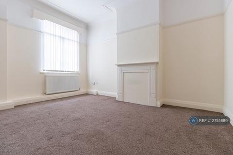 2 bedroom flat to rent, Lord Street, Southport, PR8