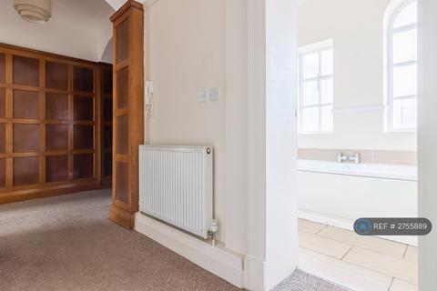 2 bedroom flat to rent, Lord Street, Southport, PR8