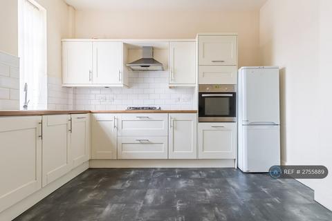 2 bedroom flat to rent, Lord Street, Southport, PR8