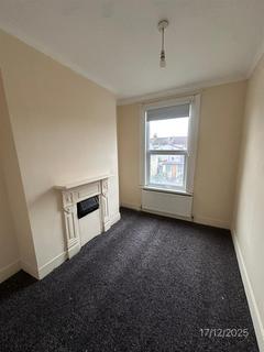 3 bedroom flat to rent, Sunnyside Road, Ilford