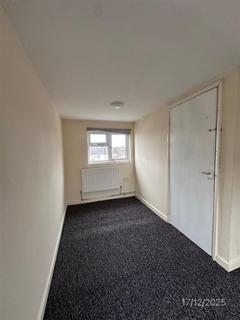3 bedroom flat to rent, Sunnyside Road, Ilford