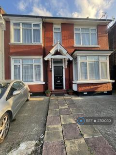 1 bedroom in a house share to rent, Sidney Avenue, London, N13