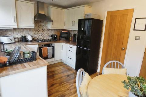 2 bedroom semi-detached house to rent, Grizedale Close, Forest Town, NG19