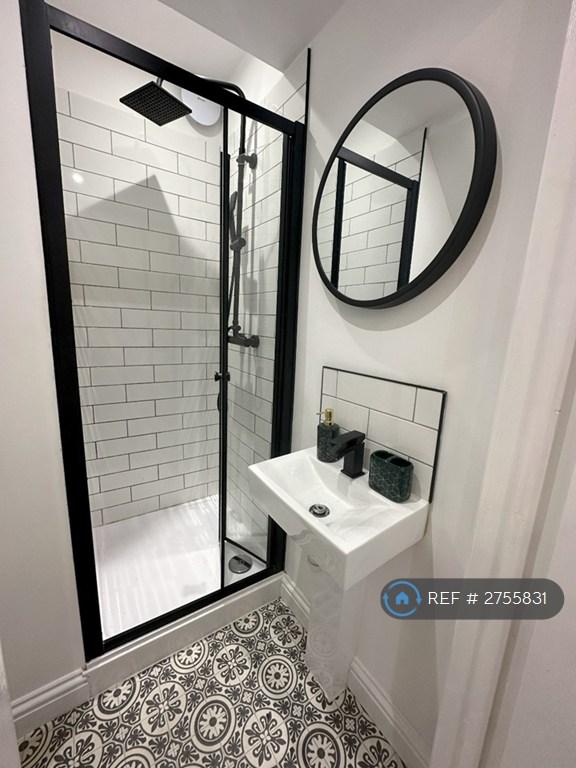Room 1 En-Suite