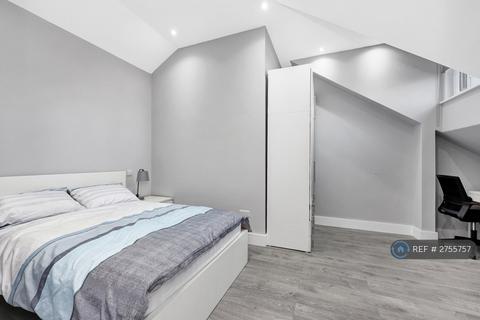 2 bedroom flat to rent, Earlham Grove, Forest Gate, E7