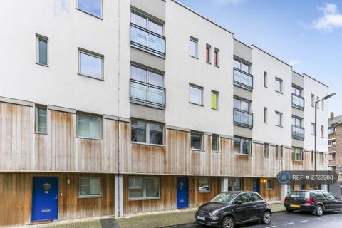 3 bedroom maisonette to rent, Chambers Street, London, SE16