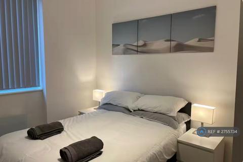 1 bedroom flat to rent, Warwick House, Redhill, RH1