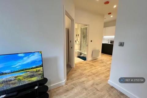 1 bedroom flat to rent, Warwick House, Redhill, RH1