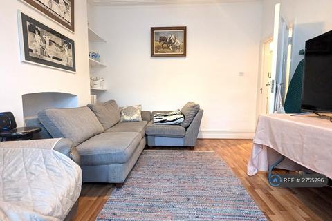 2 bedroom flat to rent, Princes Avenue, London, N22